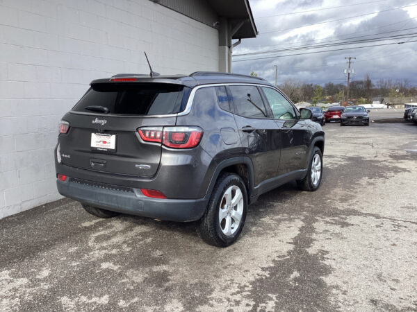 2019 Jeep Compass LATITUDE - Image 2