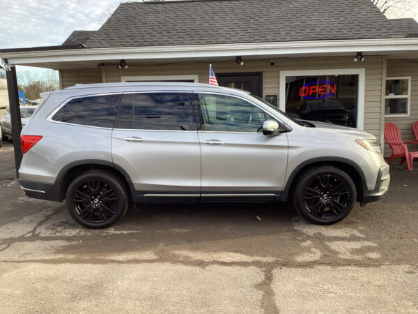 2019 Honda Pilot ELITE - Image 2