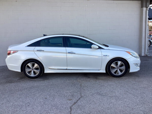 2012 Hyundai Sonata Hybrid HYBRID - Image 2