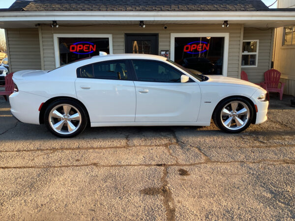 2016 Dodge Charger 4dr Sdn Road/Track RWD - Image 2